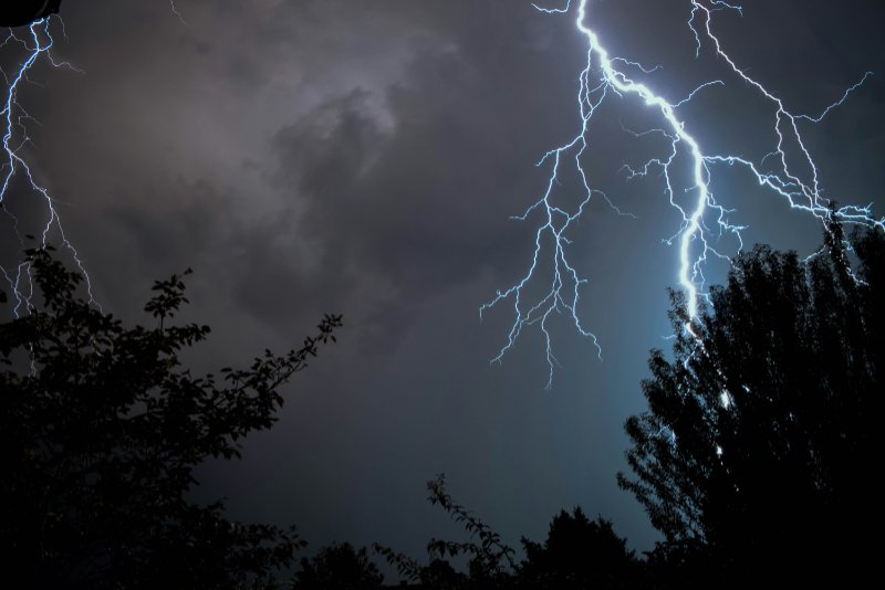 Lightning - jonas-kaiser-unsplash