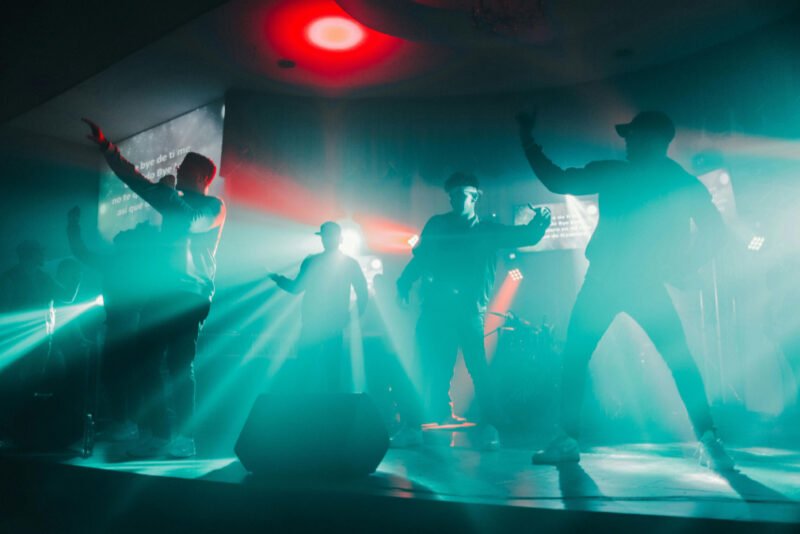 Distraction – pexels-jibarofoto Distraction - pexels-jibarofoto